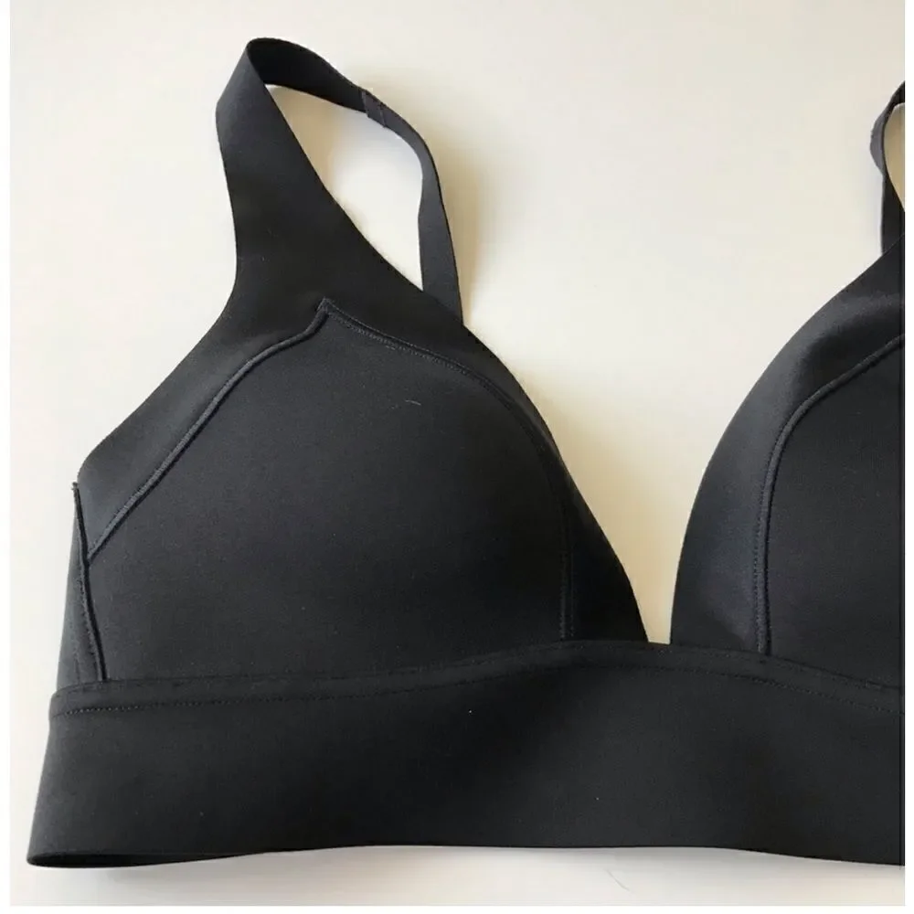 NWOT ATHLETA MEDIUM BLACK ESSENTIAL BRA